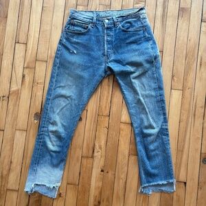 Cropped distressed vintage Levi's fit as size 28